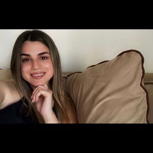 Meet your Posher, Andia